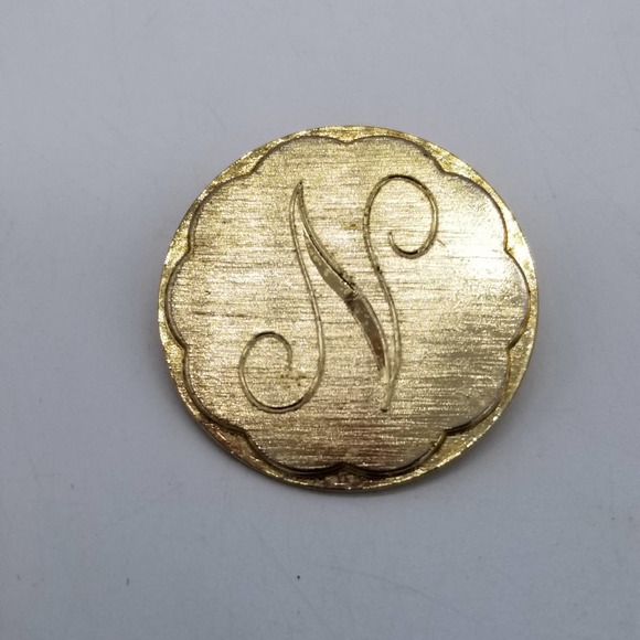 Vintage Goldtone Engraved N Initial Brooch Pin - Picture 2 of 5